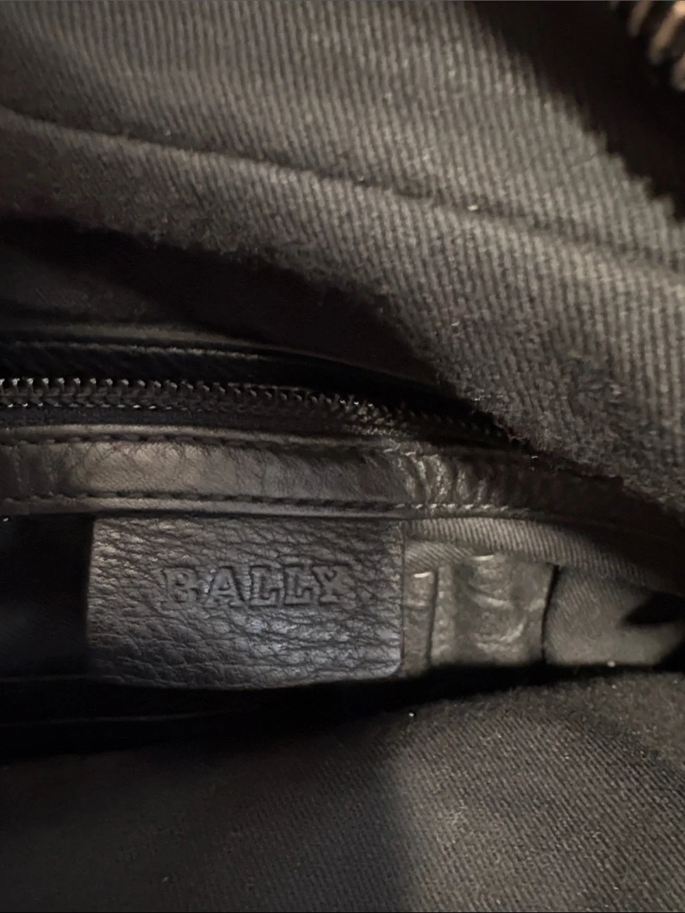 BALLY black pebble leather messenger bag with dust cover